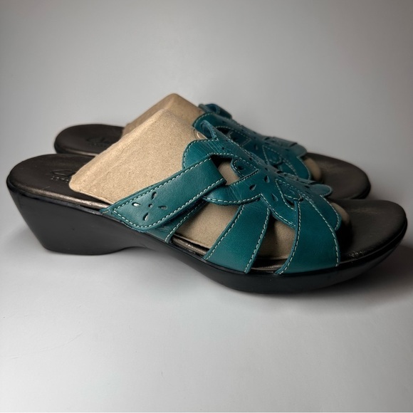 Clarks Bendable Women Sandals Wedge Slip On Floral Strappy Leather 9.5 Teal Blue - Picture 6 of 13